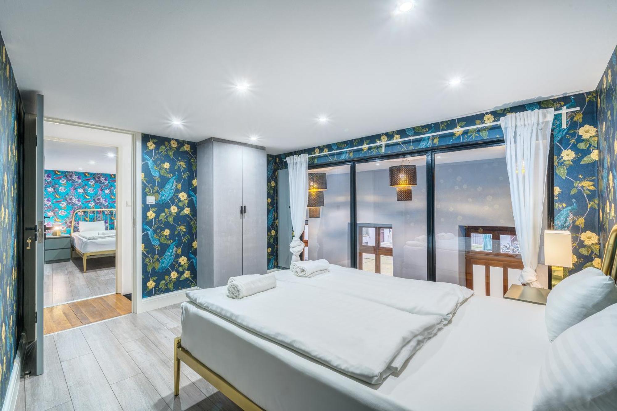 Azure Oasis In The Heart Of The City Budapest Esterno foto