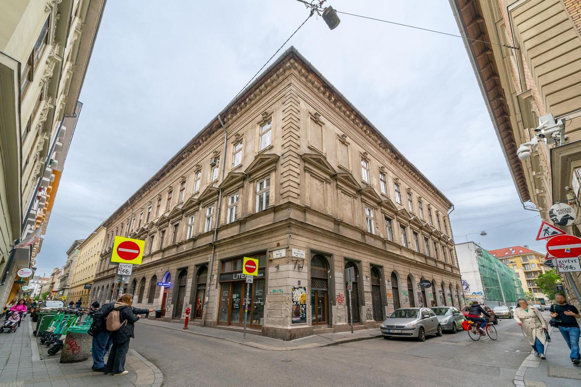 Azure Oasis In The Heart Of The City Budapest Esterno foto